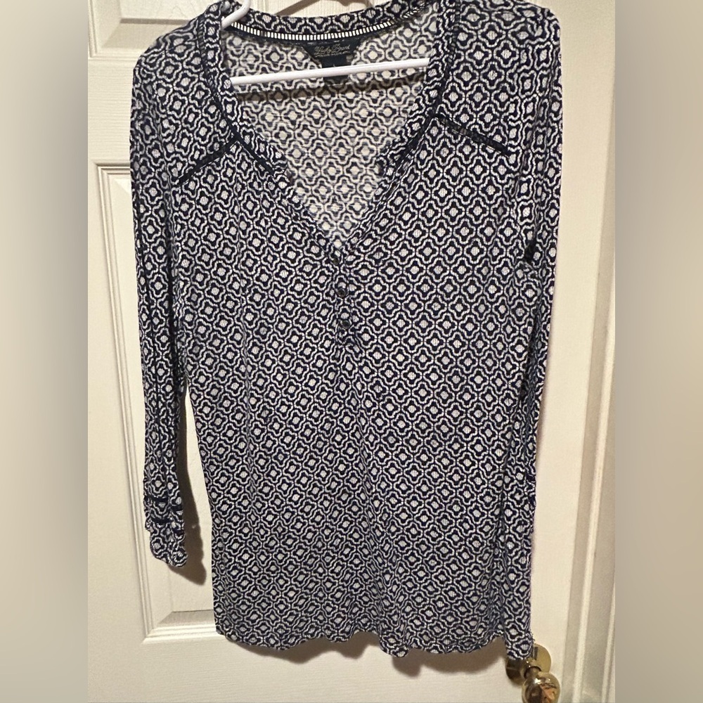 Lucky Brand Navy and White Geometric Blouse. Size Large